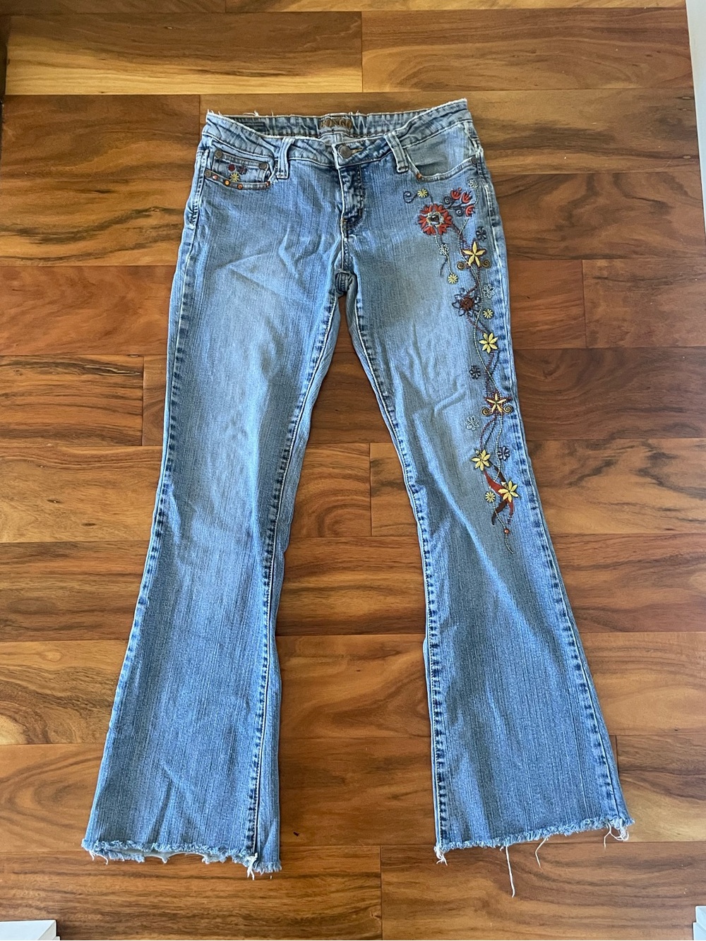 Vintage Bongo Medium Embroidered Floral Light Wash Flare Jeans